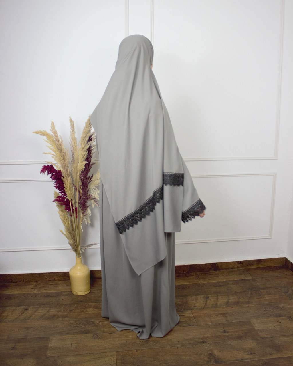 طقم الصلاة بثوب ريحانة الدافئ – راحة ودفئ في كل ركعة