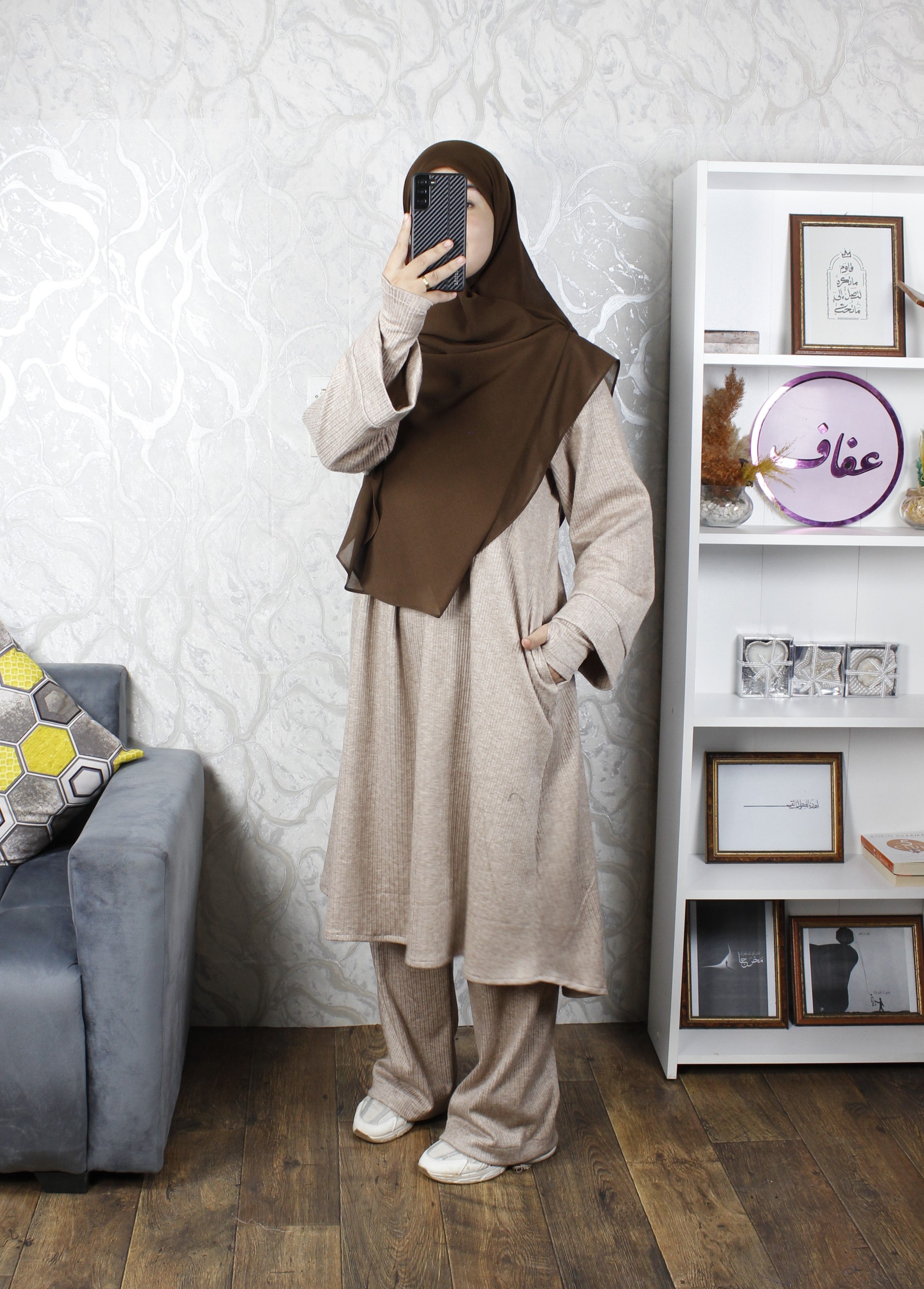 عباءة لينا مع المعصم - عملية ودافئة