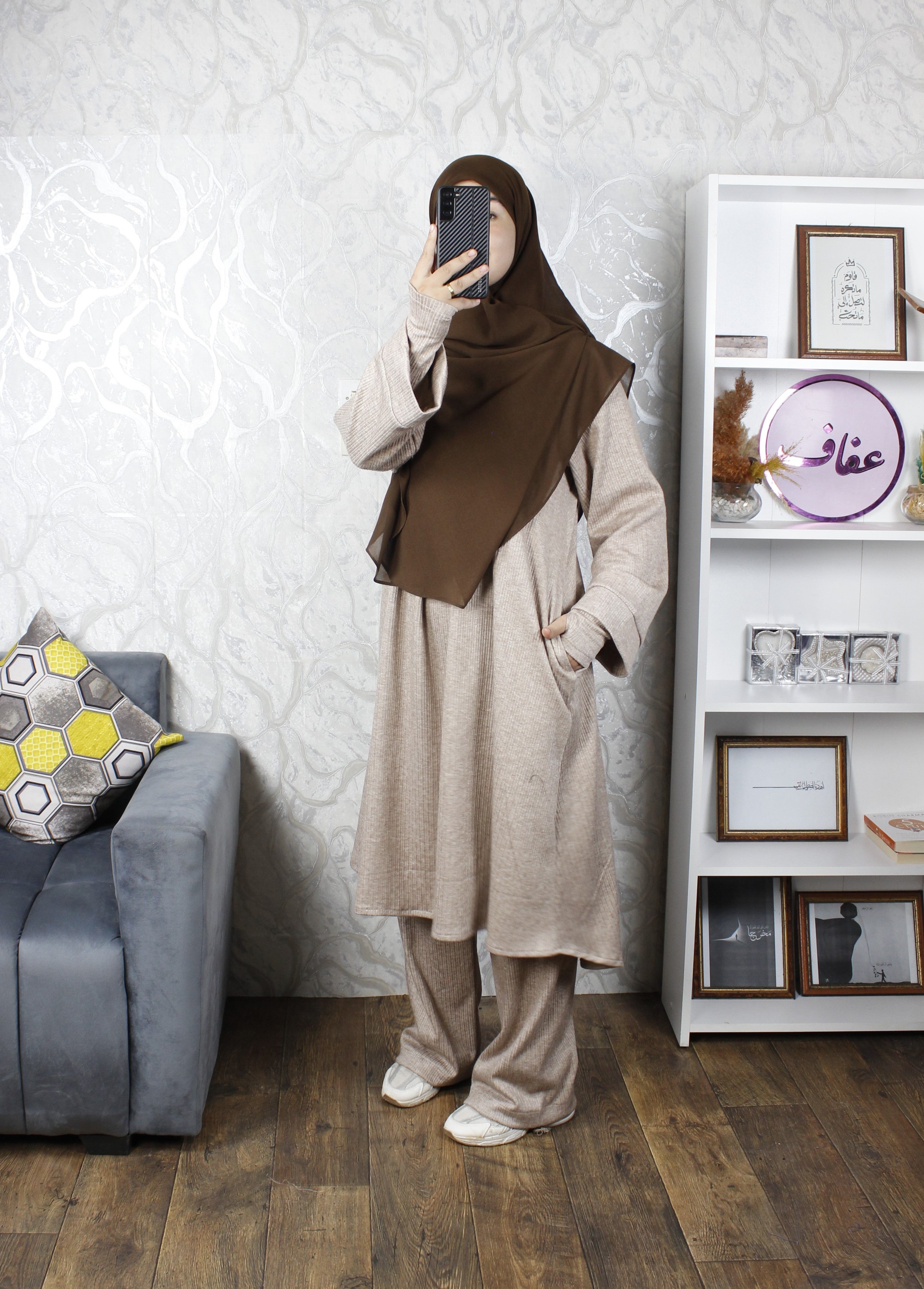 عباءة لينا مع المعصم - عملية ودافئة