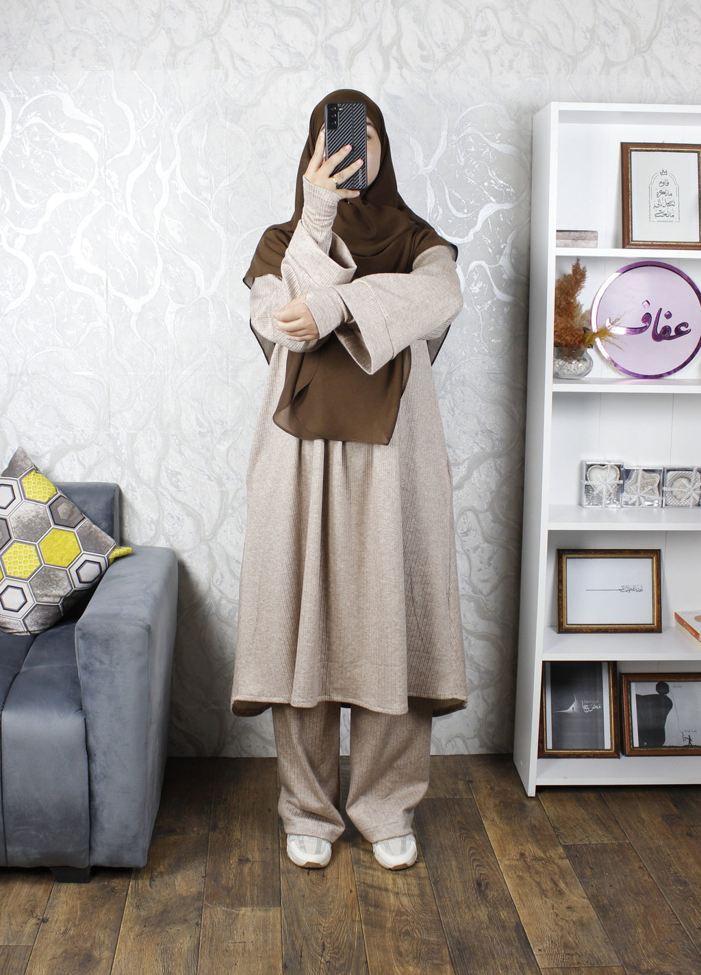 عباءة لينا مع المعصم - عملية ودافئة