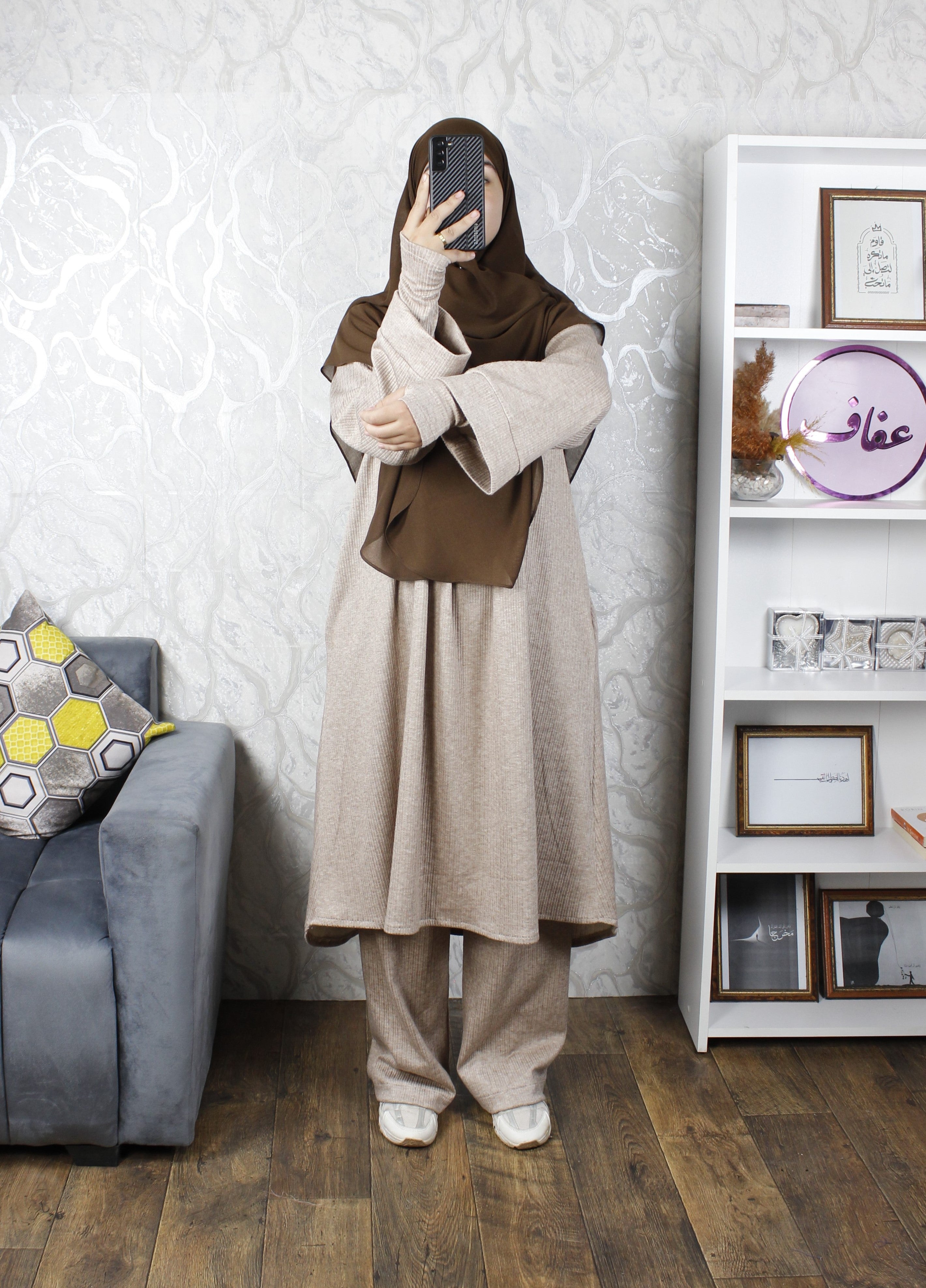 عباءة لينا مع المعصم - عملية ودافئة