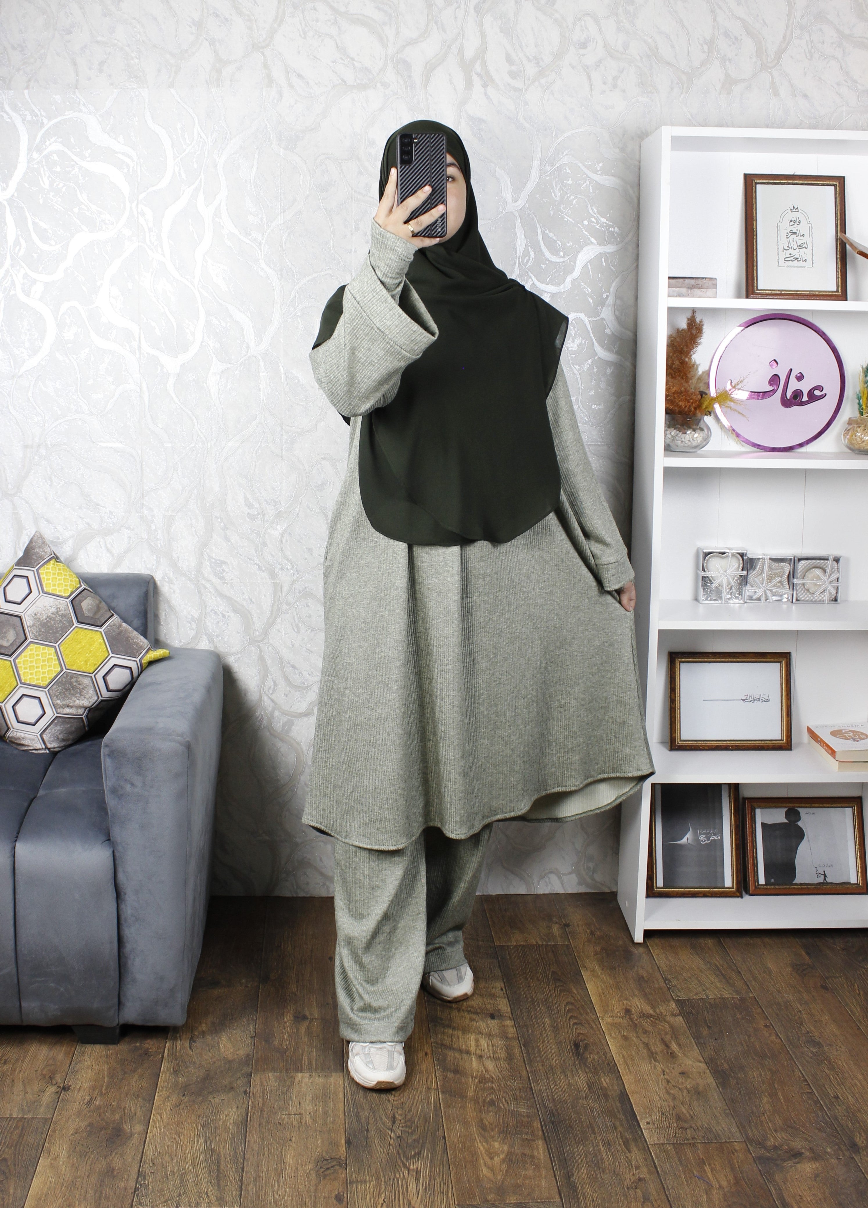 عباءة لينا مع المعصم - عملية ودافئة