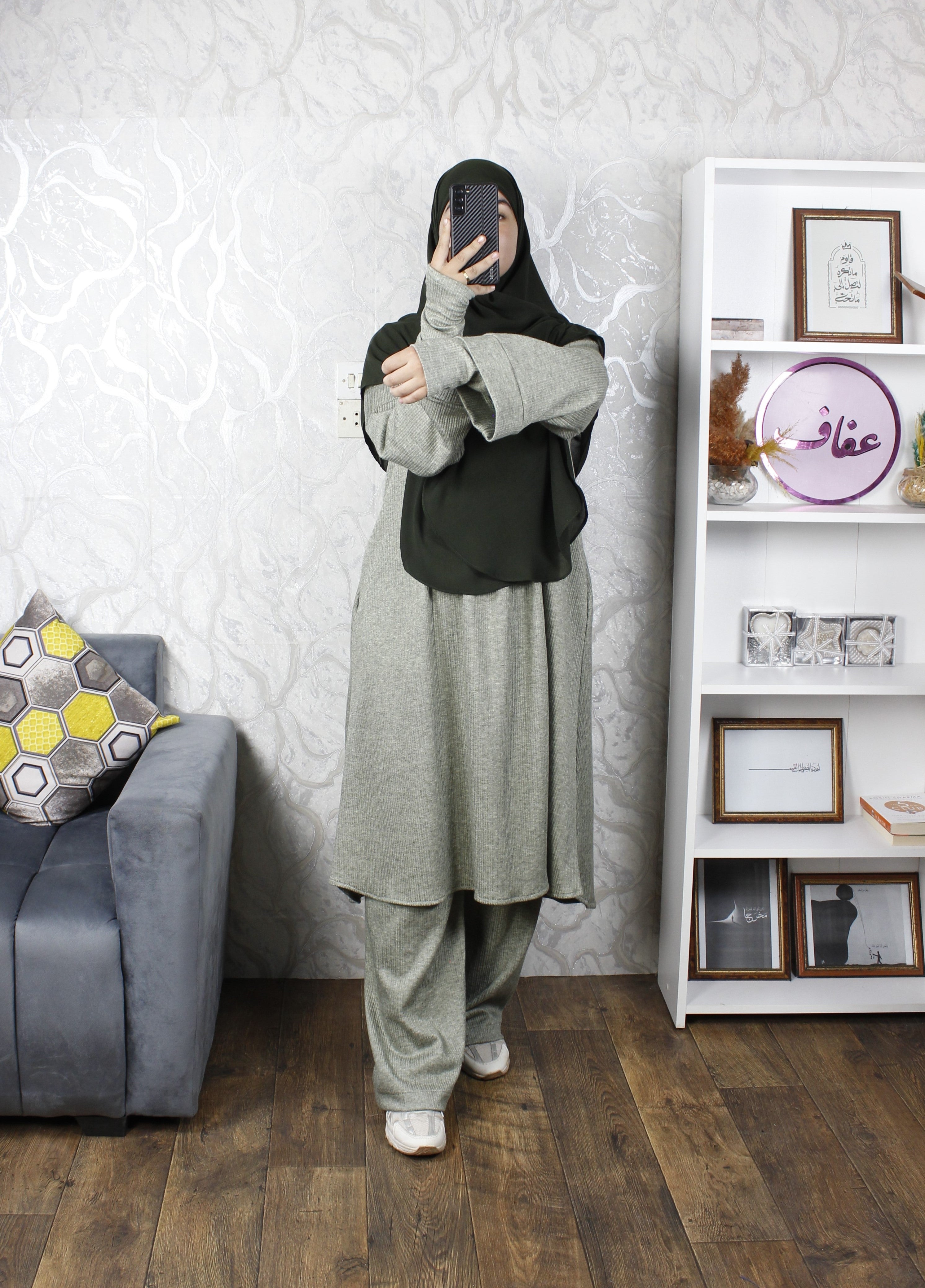 عباءة لينا مع المعصم - عملية ودافئة