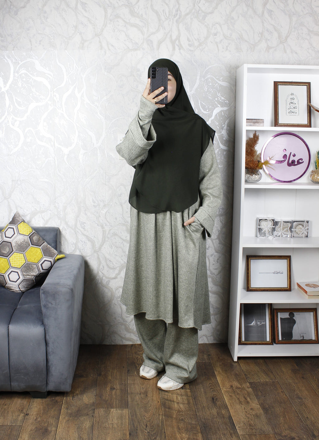 عباءة لينا مع المعصم - عملية ودافئة