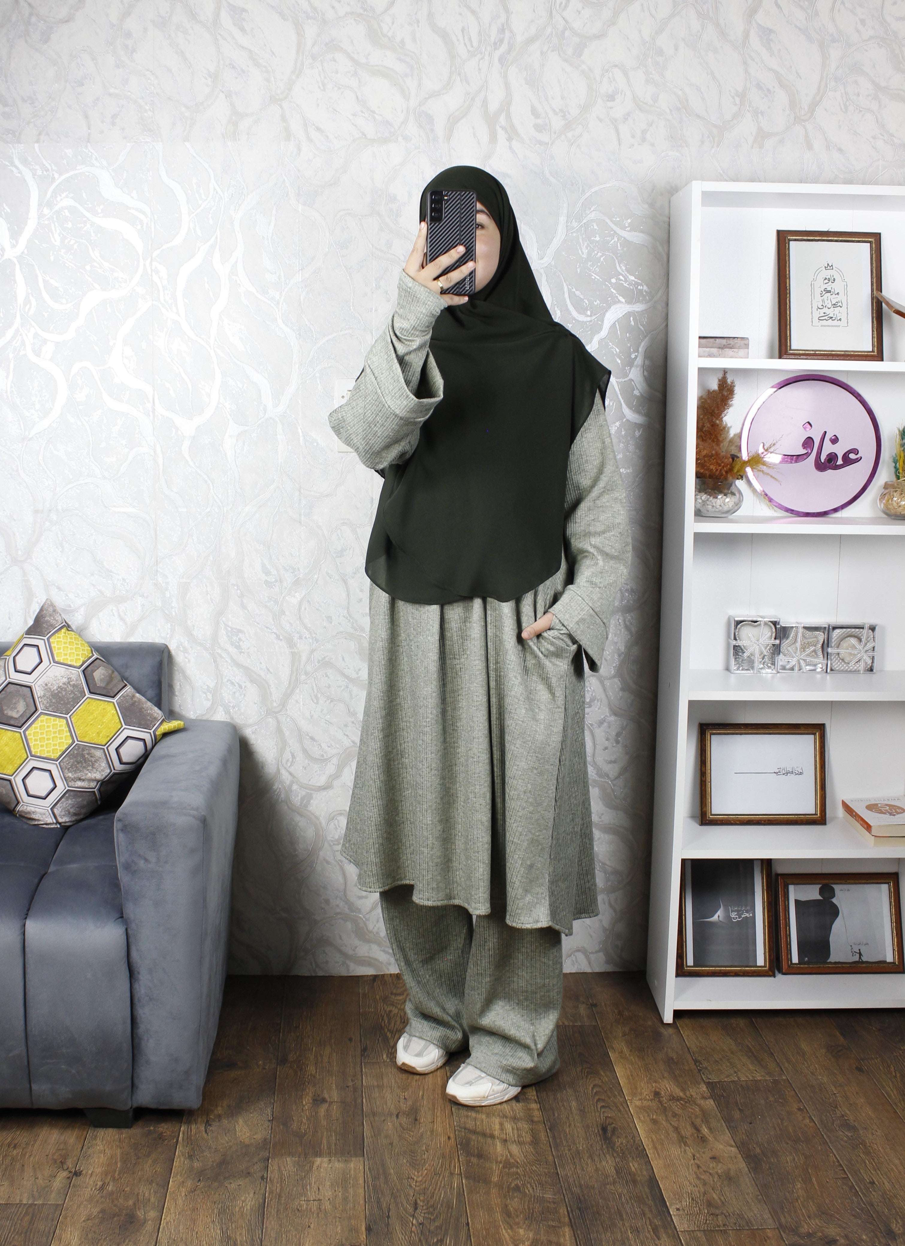 عباءة لينا مع المعصم - عملية ودافئة