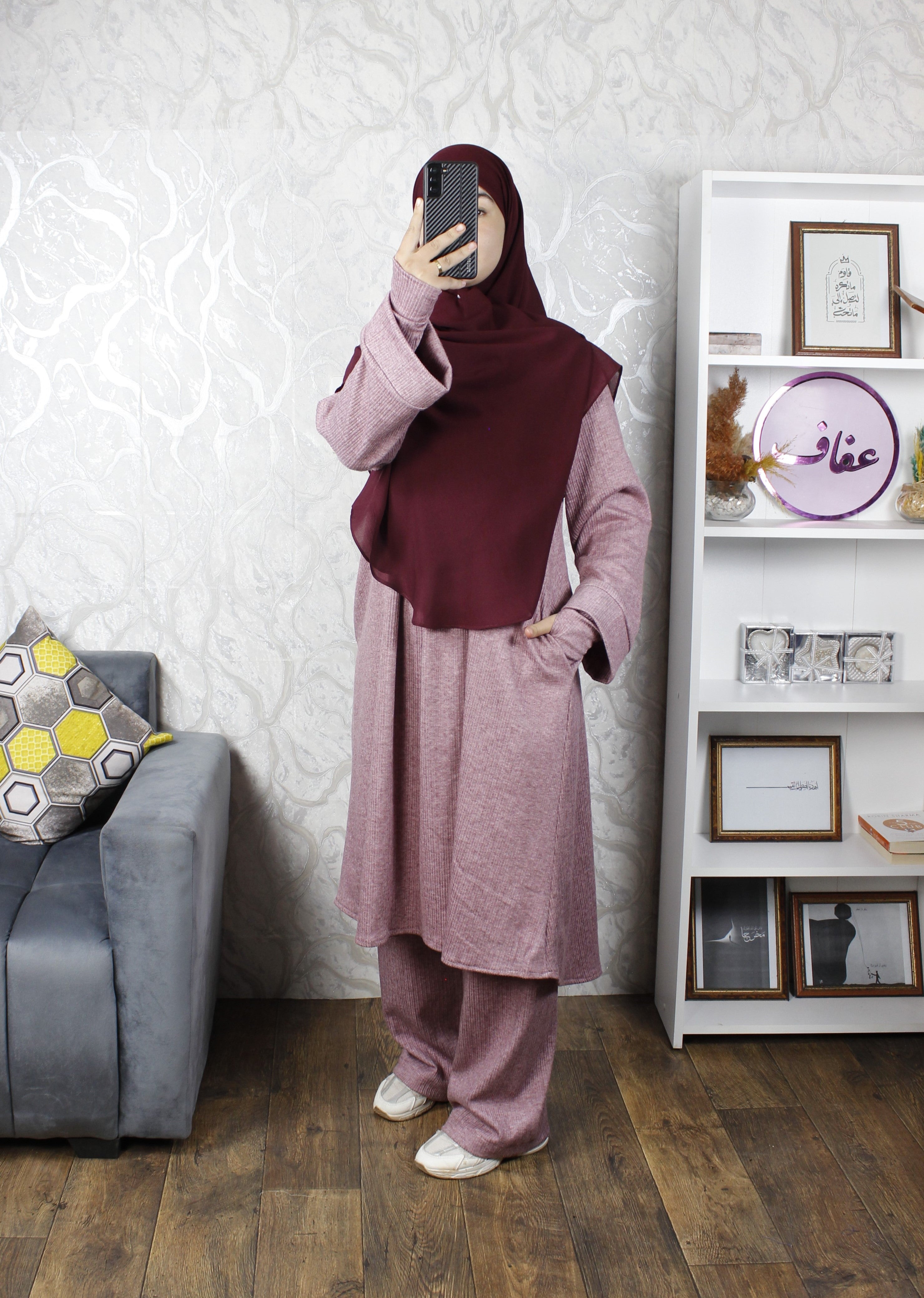 عباءة لينا مع المعصم - عملية ودافئة