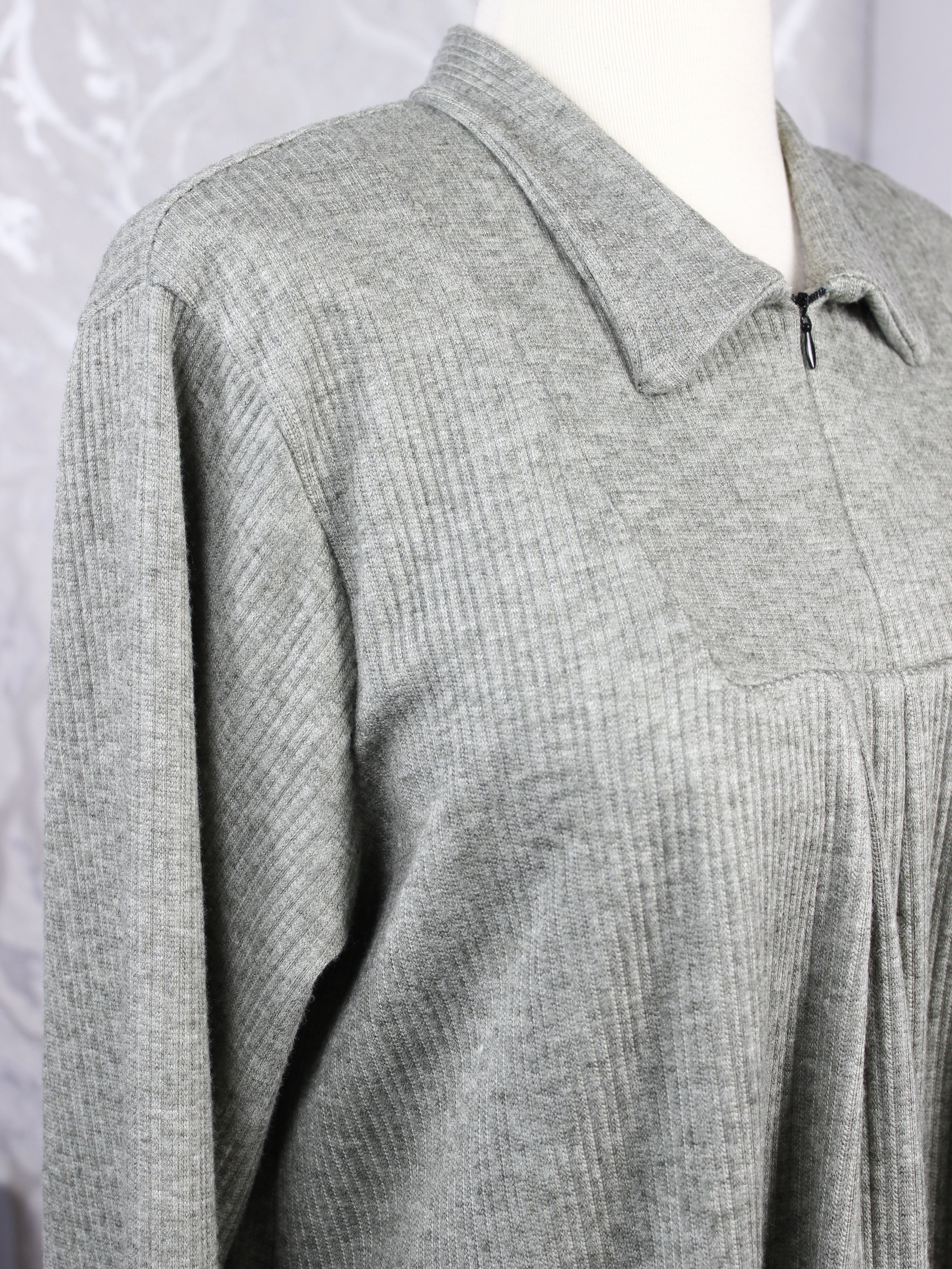 عباءة لينا 2 مع المعصم - عملية ودافئة