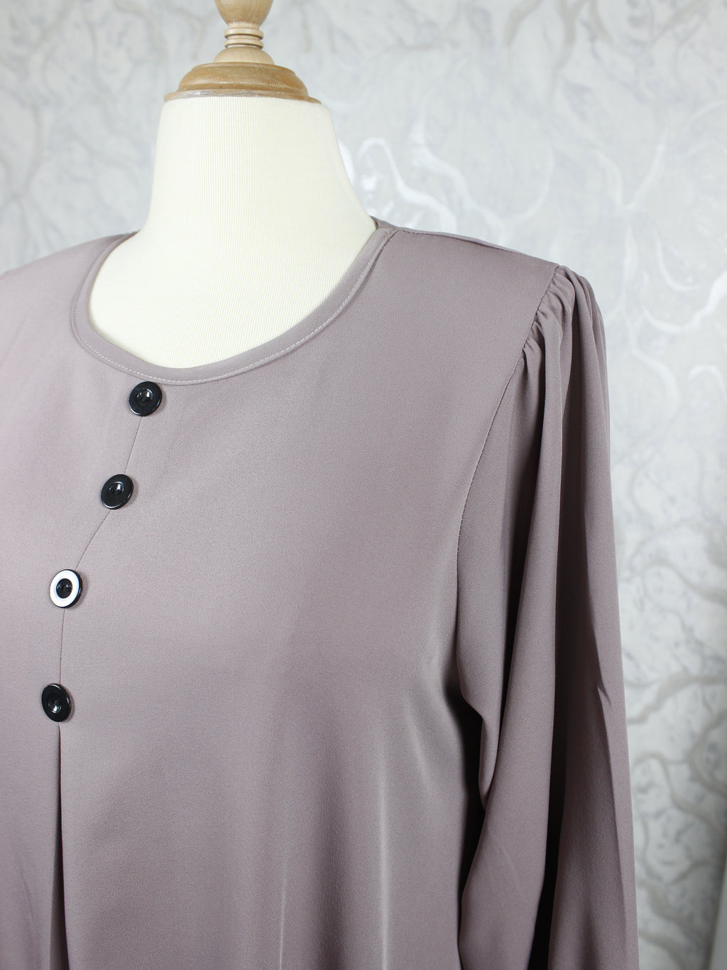 عباية وقار- لأن الراحة في الشتاء تبدأ من عبايتك