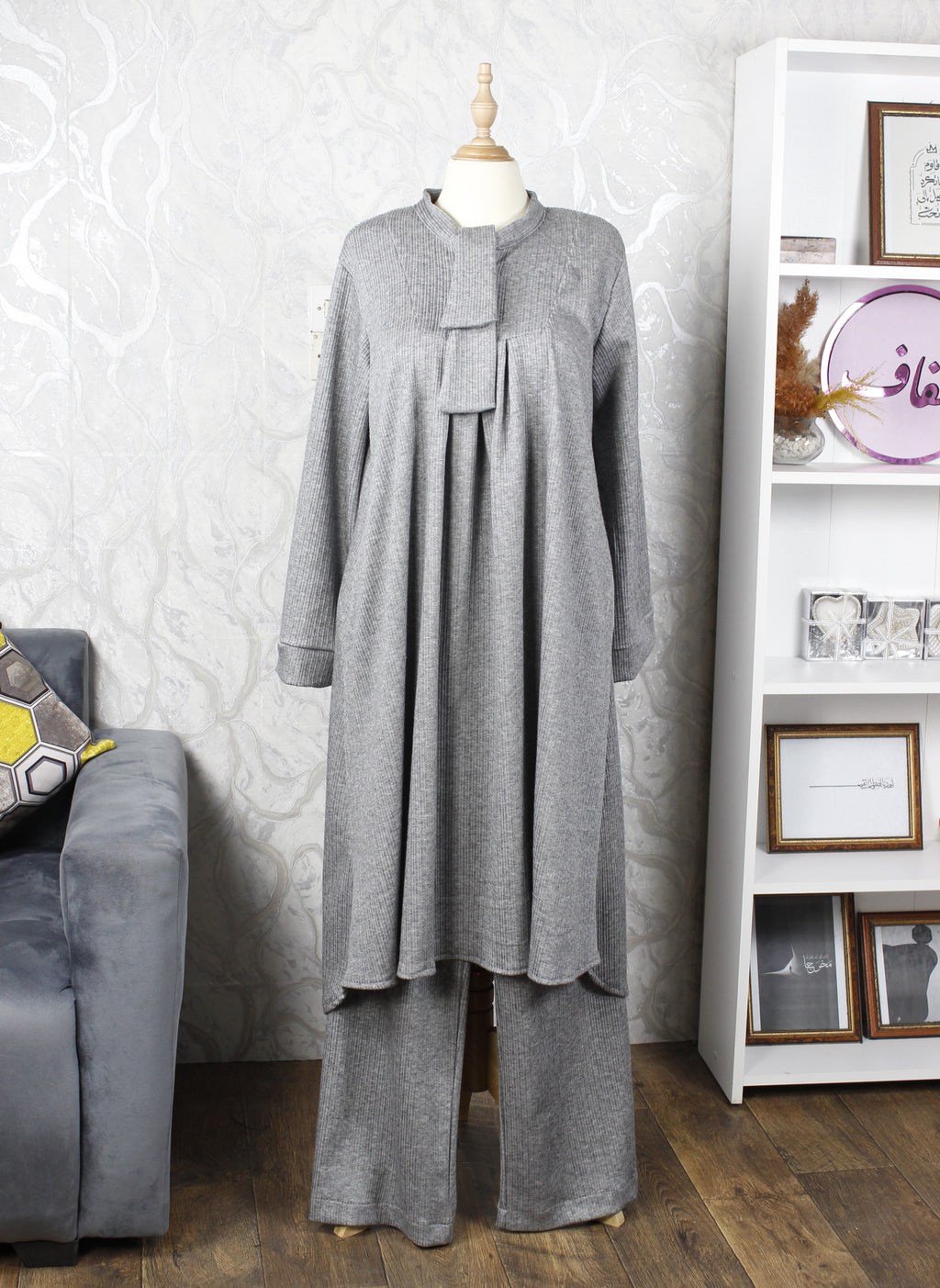 عباءة لينا مع المعصم - عملية ودافئة