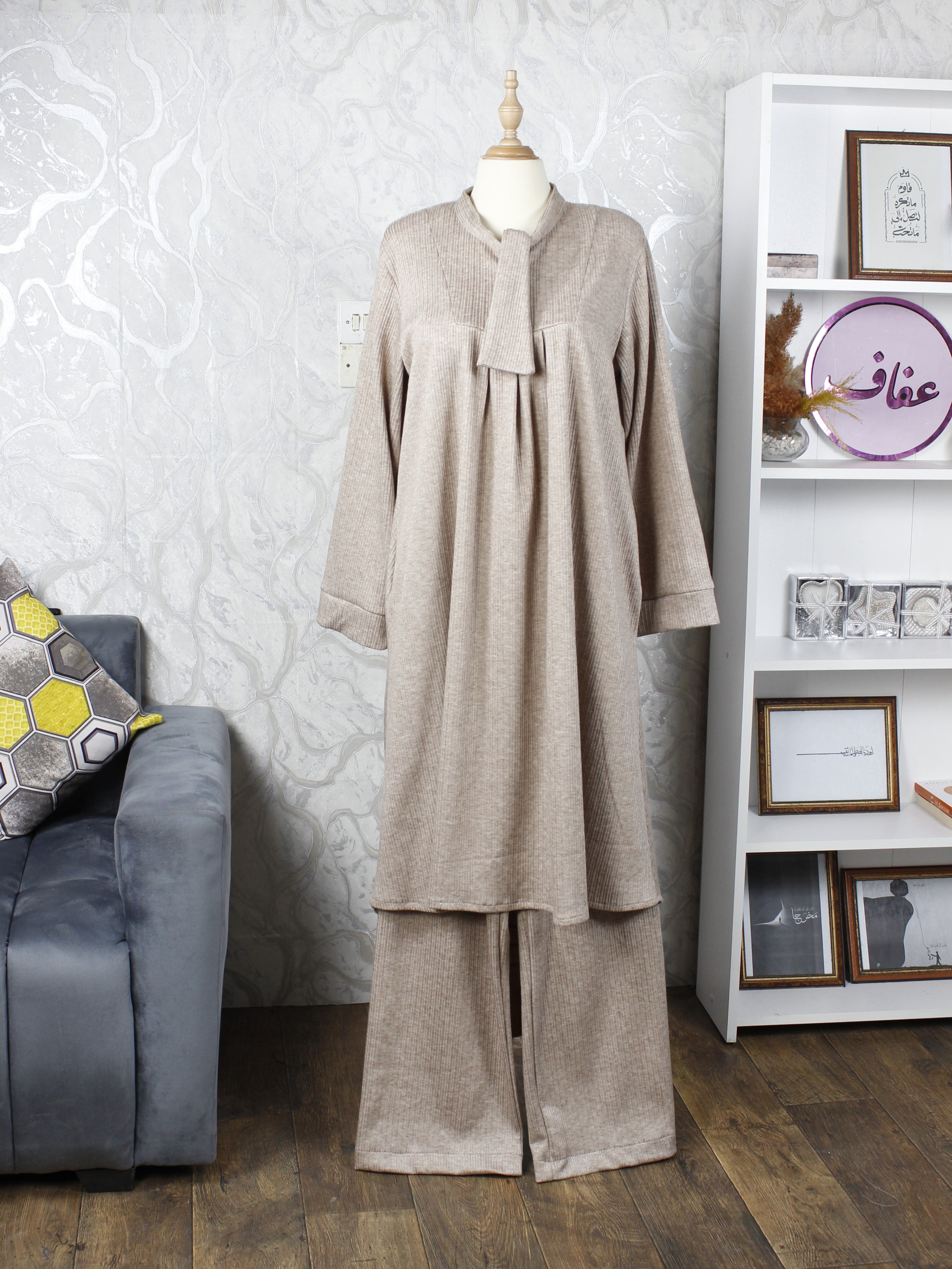 عباءة لينا مع المعصم - عملية ودافئة