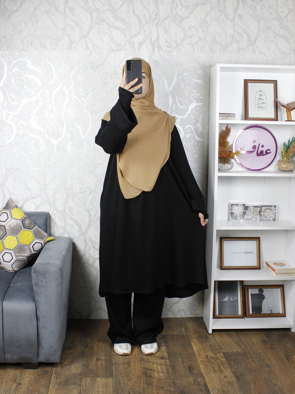 عباءة لينا مع المعصم - عملية ودافئة