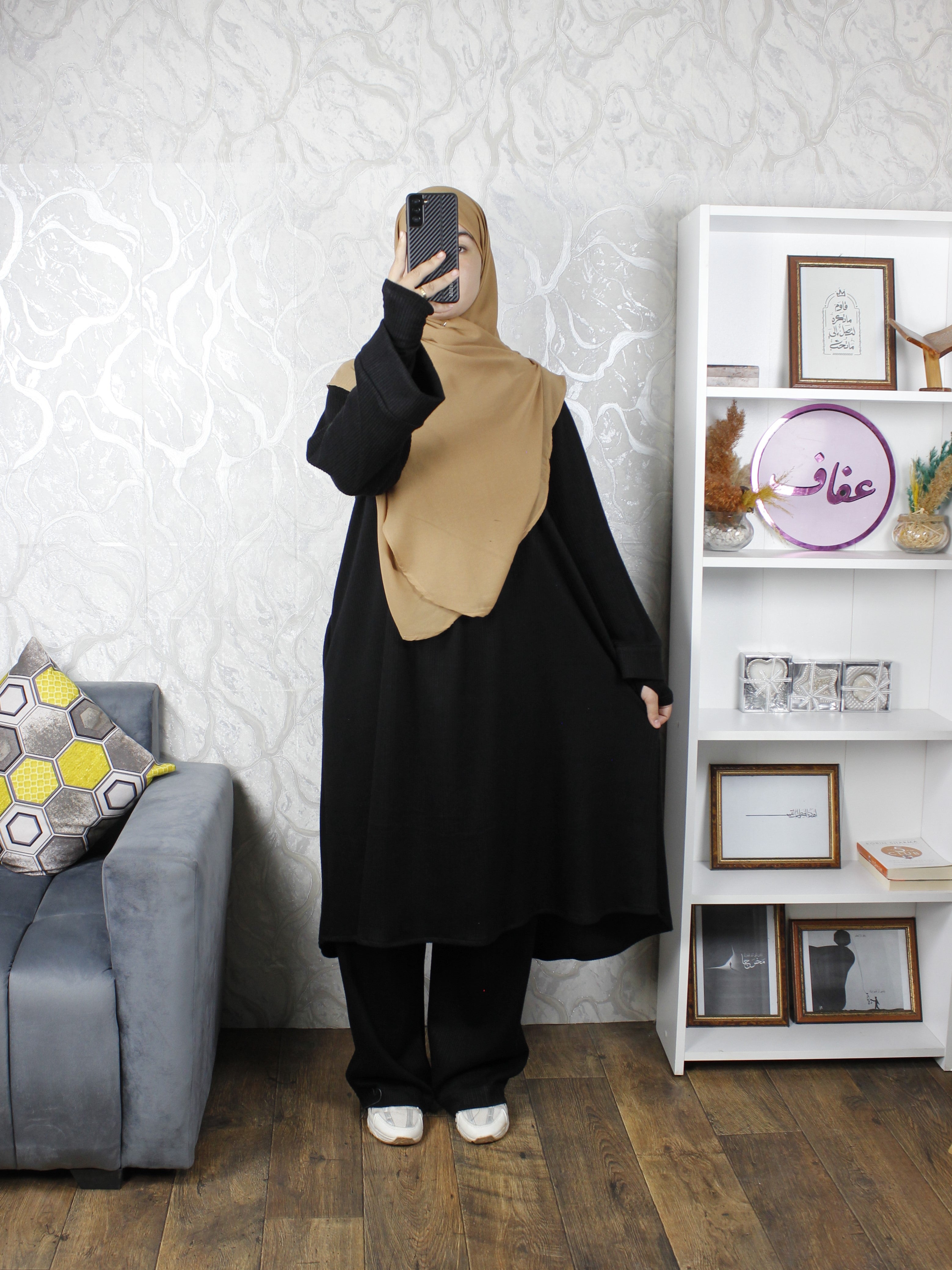 عباءة لينا مع المعصم - عملية ودافئة