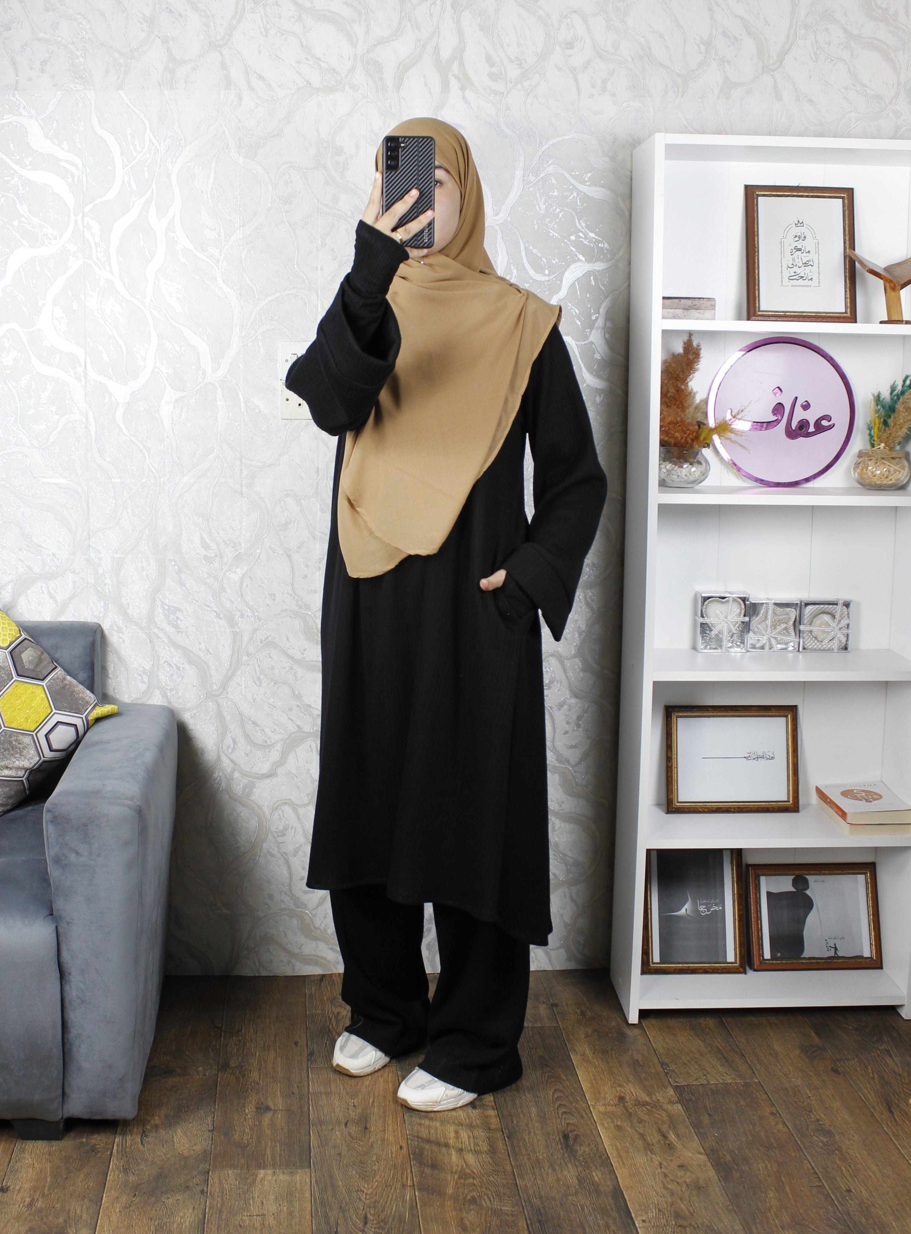 عباءة لينا مع المعصم - عملية ودافئة