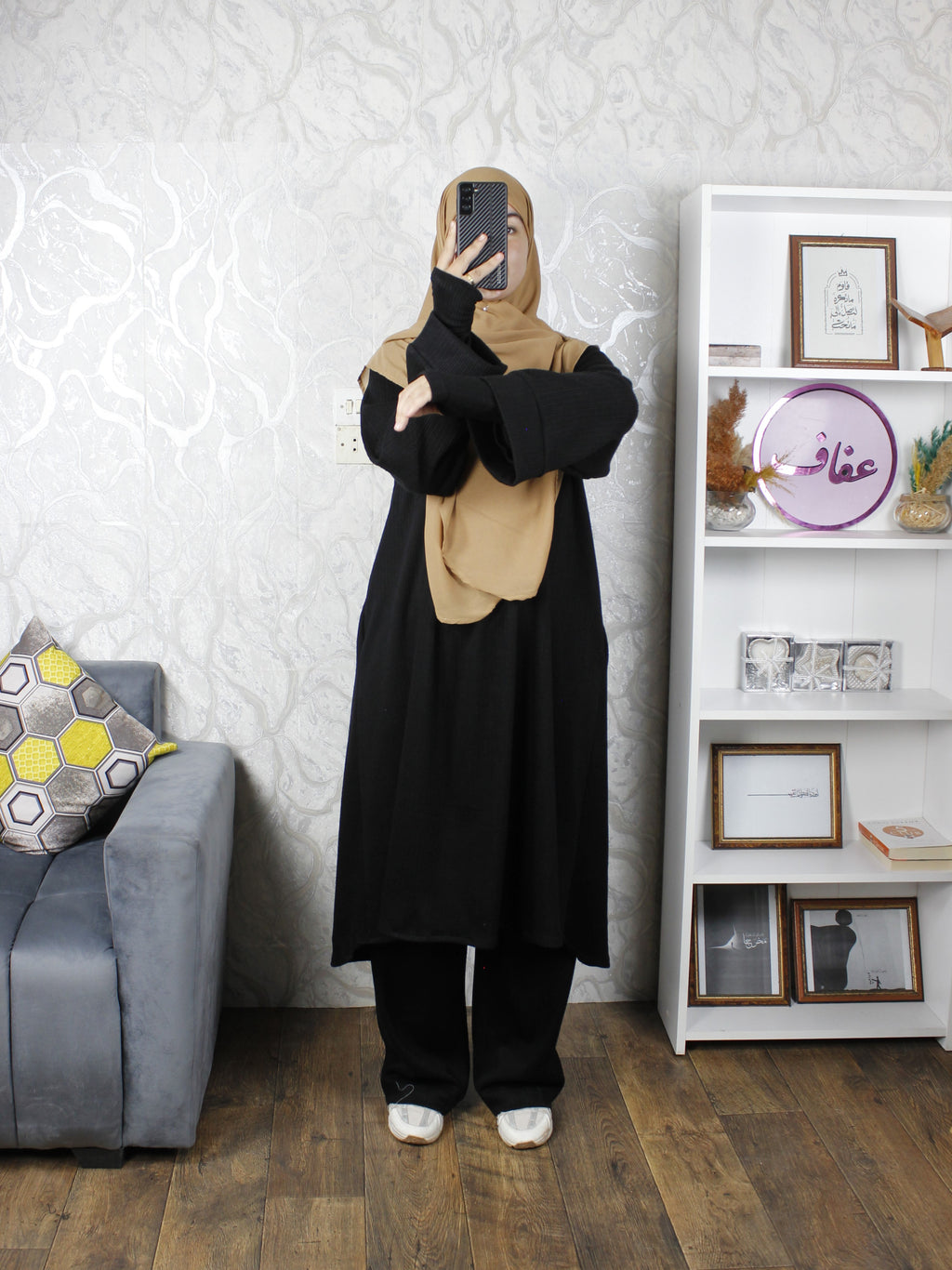 عباءة لينا مع المعصم - عملية ودافئة