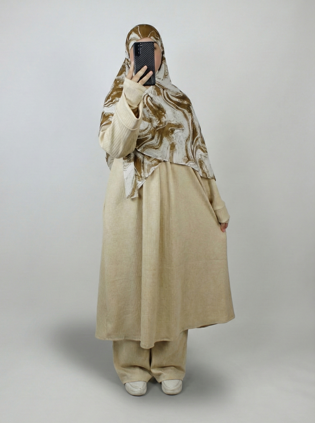 عباءة لينا 2 مع المعصم - عملية ودافئة