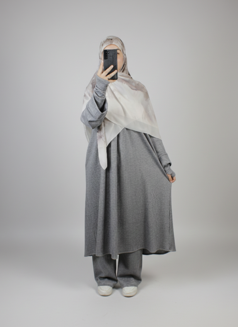 عباءة لينا 2 مع المعصم - عملية ودافئة