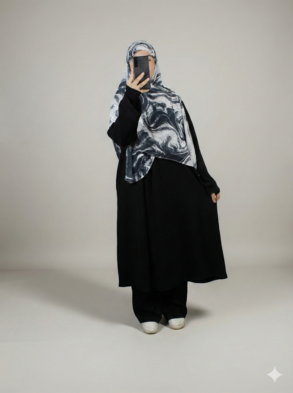 عباءة لينا 2 مع المعصم - عملية ودافئة