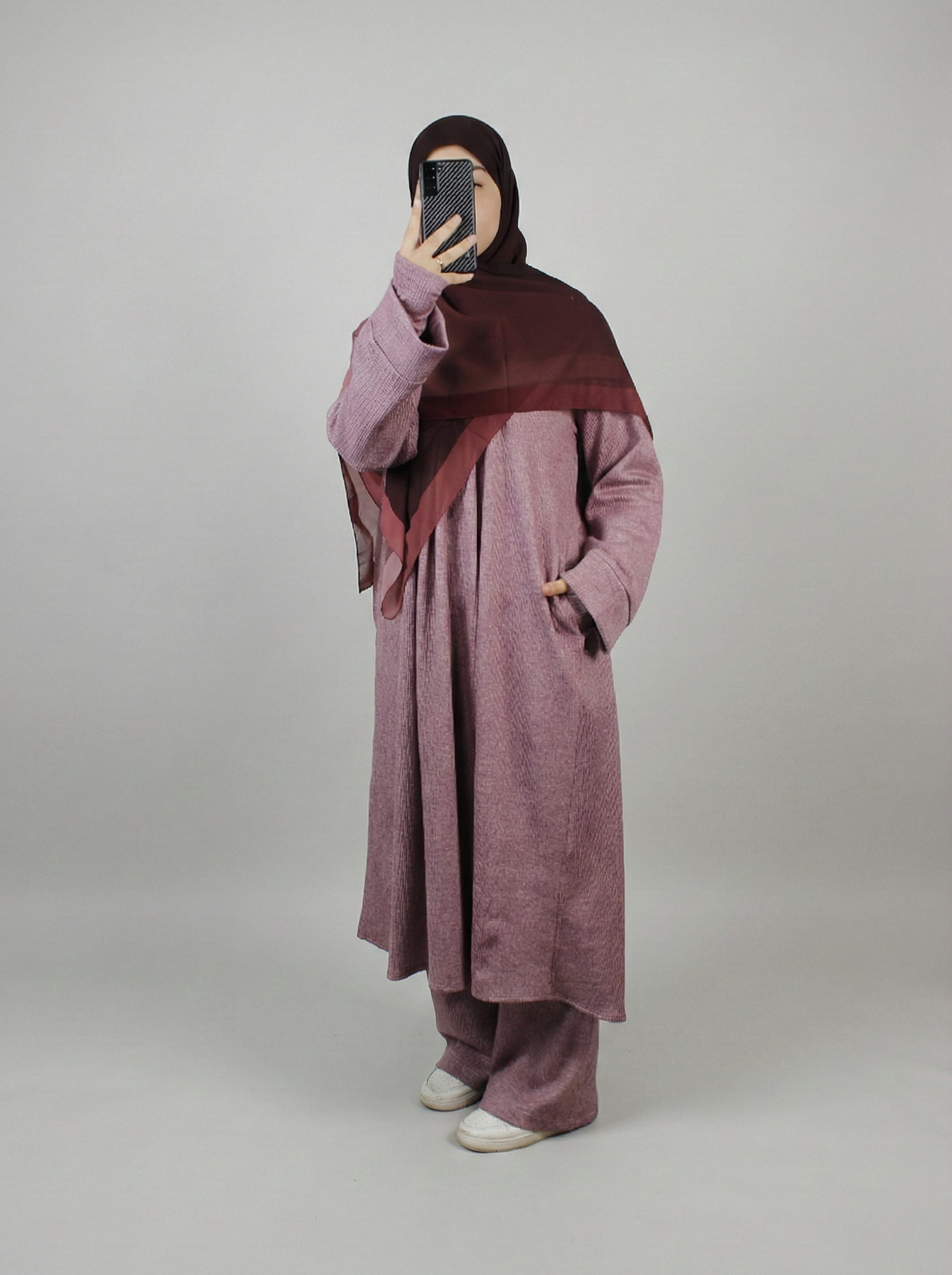 عباءة لينا 2 مع المعصم - عملية ودافئة